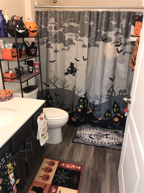 halloween bathroom decorations